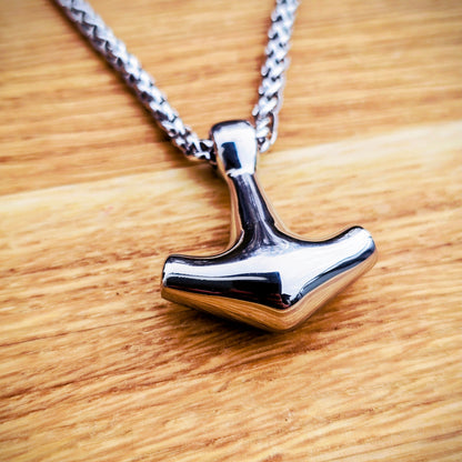 Necklace Thor’s Hammer – Pure Elegance