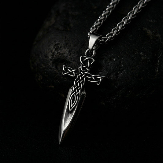 Celtic-Necklace Mac Tíre Blade