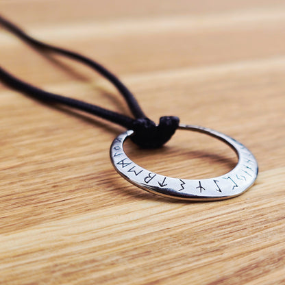 Halskette Runenrad – Leder