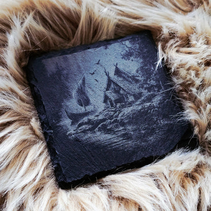 Skifferunderlägg 10x10cm – Vikingaby